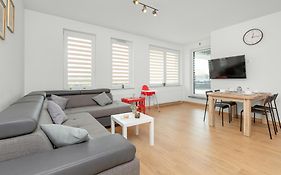 Apartament Słoneczny Balkon z Parkingiem by Noclegi Renters